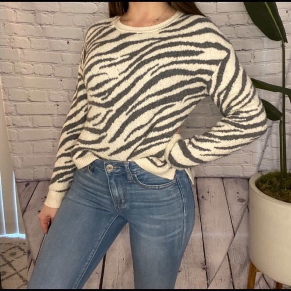 Yes Lola Animal Print Zebra 🦓 Sweater, Size Large